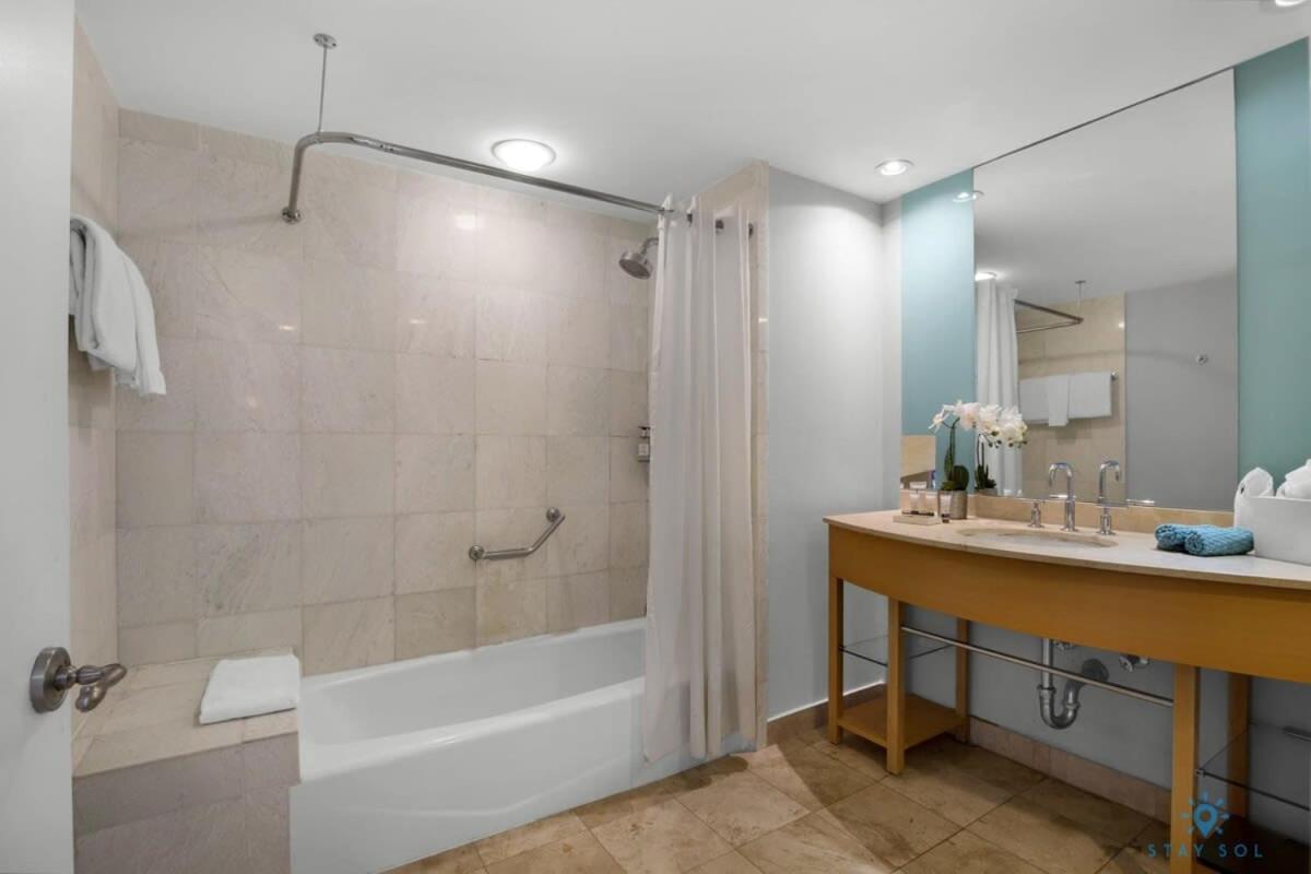 Beachfront Resort Pool Ocean View Balcony ميامي بيتش المظهر الخارجي الصورة