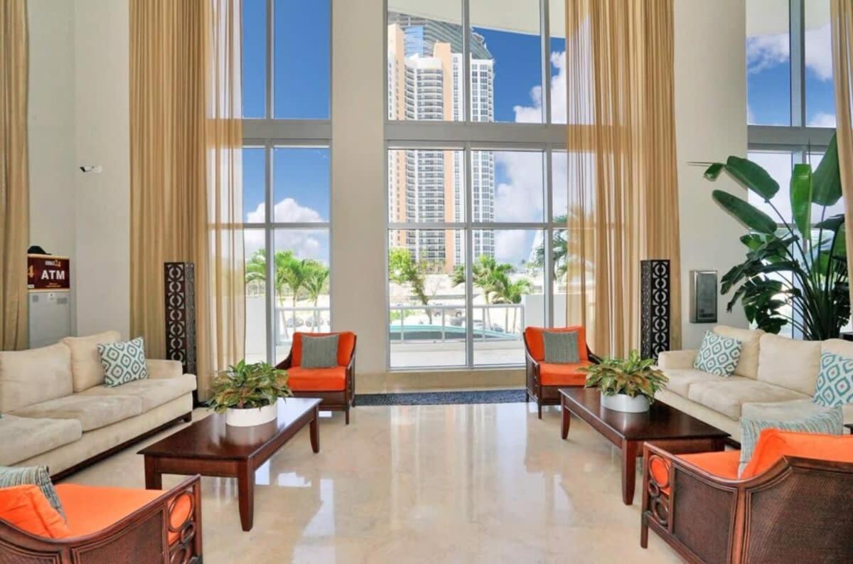 Beachfront Resort Pool Ocean View Balcony ميامي بيتش المظهر الخارجي الصورة